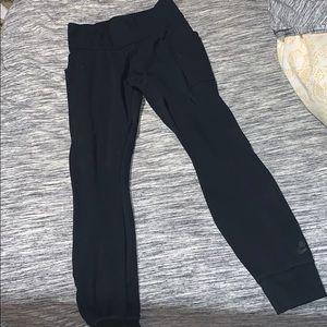 black nike pocket leggings